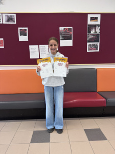 Fülöp Villő nyerte 2 számban is az úszás diákolimpia megyei döntőjét, így nem csak iskolánkat, de -egyedüliként - a megyét is Ő képviseli az országos döntőben.